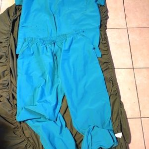 jogger scrub set size XL